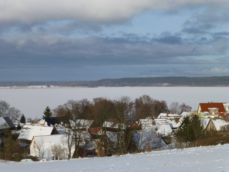 Winter auf Usedom: Blick auf Sellin und den Schmollensee.