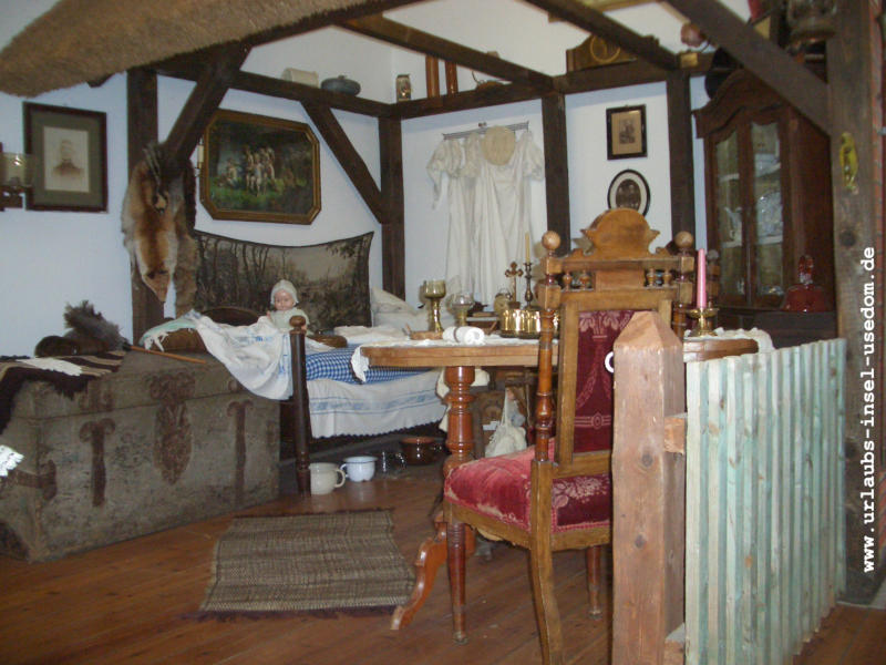 Liebevoll zusammengetragen und dekoriert: ein traditionelles Wohnzimmer in der Loddiner Heimatstube