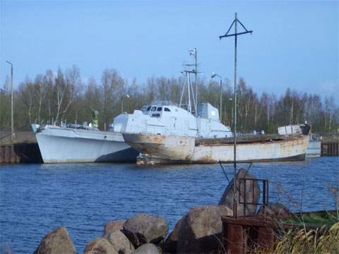 Peenemünder Hafen Nord: Alte Kriegsschiffe dämmern einer neuen Nutzung entgegen.