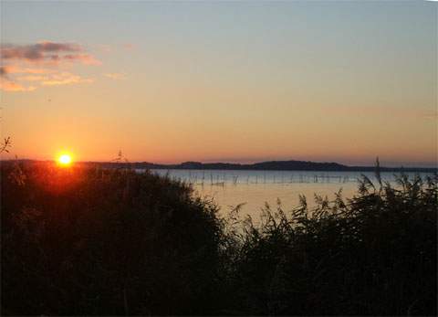 Zauberhaftes Usedom: Sonnenuntergang über dem Peenestrom.