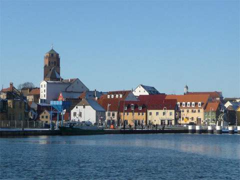 Werftstadt Wolgast: Blick übers Wasser auf die Altstadt.