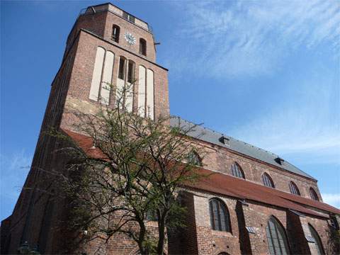Das "Tor zur Insel Usedom": Wolgast mit seiner Kirche St. Petri.