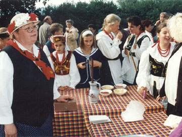 Das Loddiner Erntefest 1996: Unterhaltung und Spaß am Achterwasserhafen.